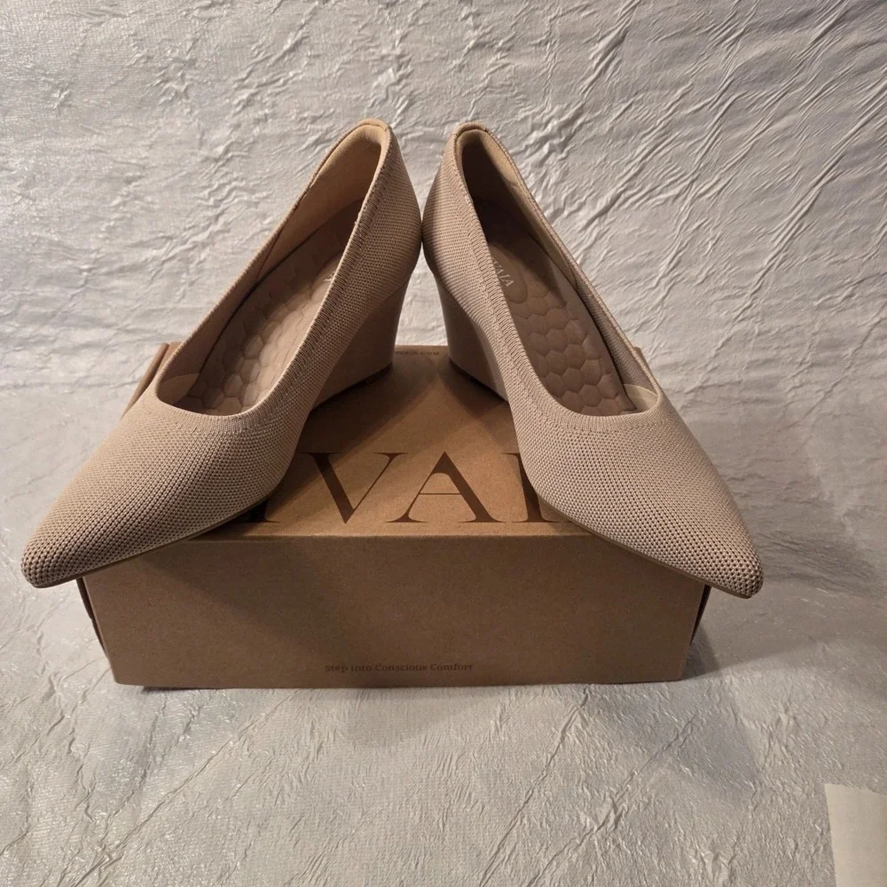 VIVAIA Deborah Almond Pointed Toe Wedge Pumps Lightweight Comfort Heels 38 US 7